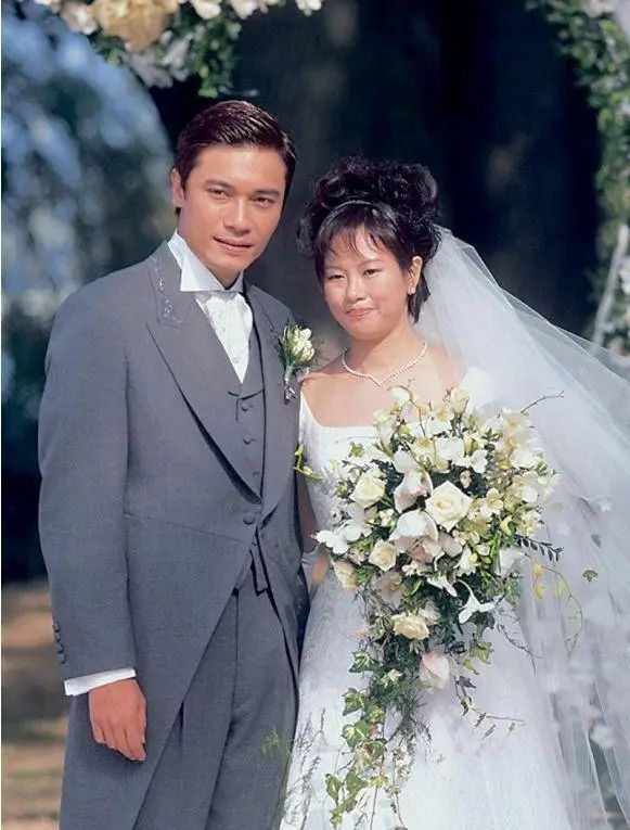 Gây nhiều tranh cãi khi bỏ vợ Tào Khang, ảnh đế” một thời xử lý bất ngờ vẹn cả đôi đường” sau đám cưới gần 3 tỷ-1