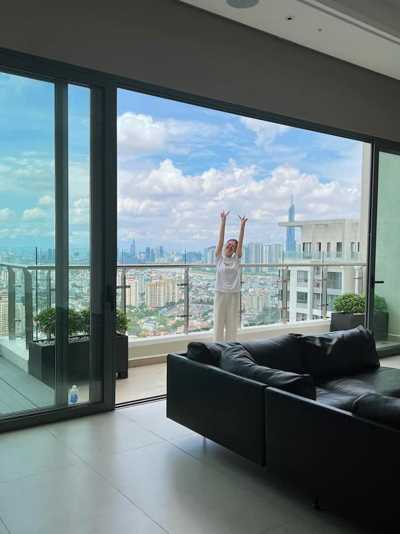 Hoa hậu Phương Khánh khoe từng ngóc ngách trong penthouse view triệu đô vừa tậu-3