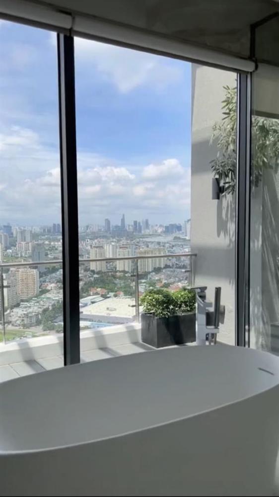 Hoa hậu Phương Khánh khoe từng ngóc ngách trong penthouse view triệu đô vừa tậu-7