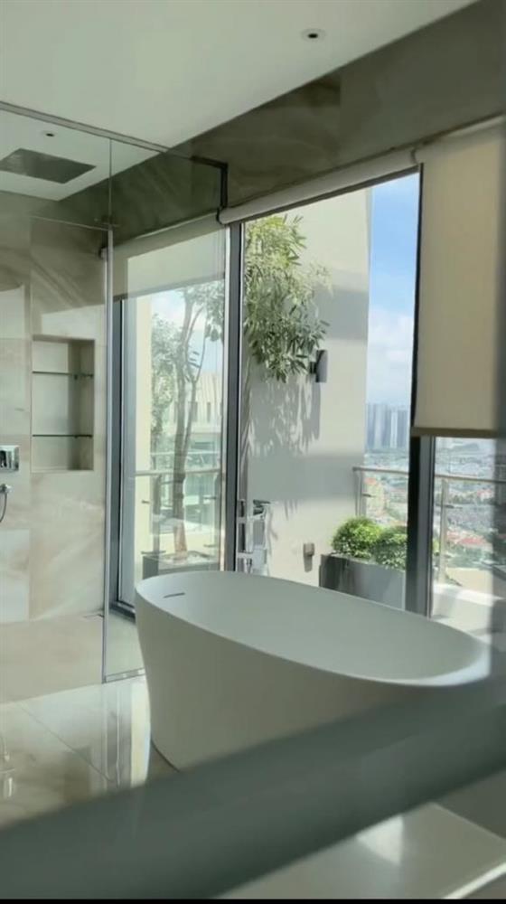 Hoa hậu Phương Khánh khoe từng ngóc ngách trong penthouse view triệu đô vừa tậu-8