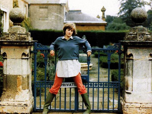 Kỷ niệm 25 năm ngày mất Công nương Diana: Loạt khoảnh khắc đặc biệt chưa từng thấy trong cuộc đời của huyền thoại bất tử-4