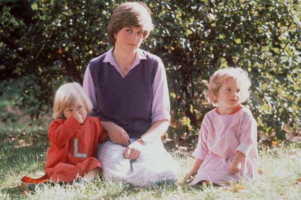 Kỷ niệm 25 năm ngày mất Công nương Diana: Loạt khoảnh khắc đặc biệt chưa từng thấy trong cuộc đời của huyền thoại bất tử-6
