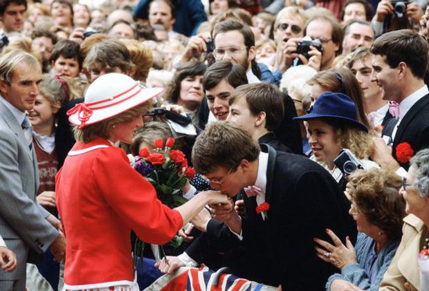 Kỷ niệm 25 năm ngày mất Công nương Diana: Loạt khoảnh khắc đặc biệt chưa từng thấy trong cuộc đời của huyền thoại bất tử-9