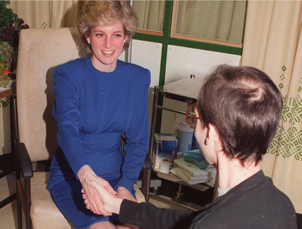 Kỷ niệm 25 năm ngày mất Công nương Diana: Loạt khoảnh khắc đặc biệt chưa từng thấy trong cuộc đời của huyền thoại bất tử-14