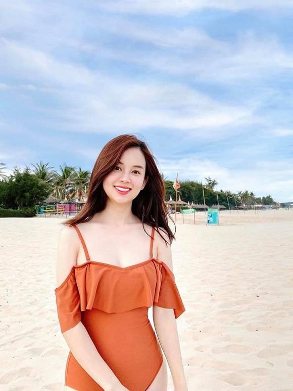 Ly Kute hiếm hoi khoe eo, phát sốt body tình cũ Mạc Hồng Quân-1