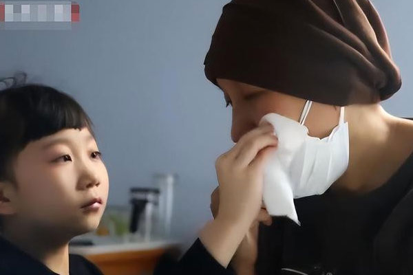 Chuyện cảm động về bé gái 8 tuổi cứu mẹ khỏi tay tử thần-2