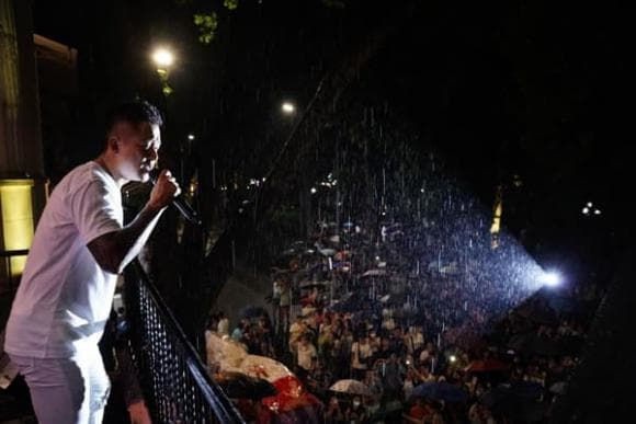 Duy Mạnh gay gắt nhận xét Tuấn Hưng vô trách nhiệm khi để khán giả đứng ngoài trời mưa nghe anh hát-3