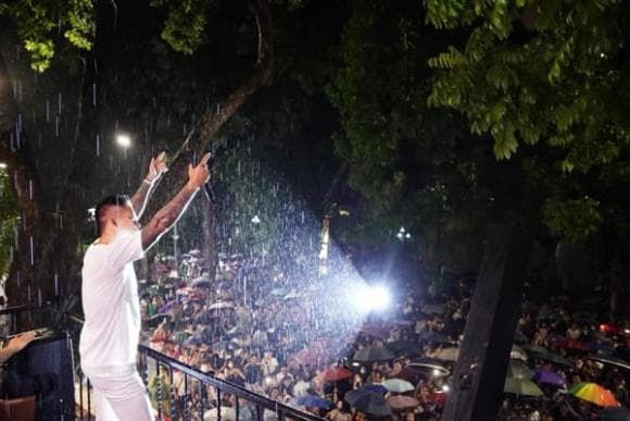 Duy Mạnh gay gắt nhận xét Tuấn Hưng vô trách nhiệm khi để khán giả đứng ngoài trời mưa nghe anh hát-2