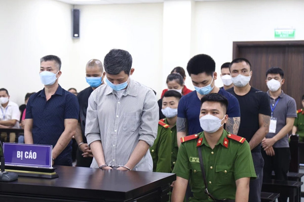 Mâu thuẫn khi đi họp lớp, 2 thanh niên bị bạn đánh nứt sọ-1