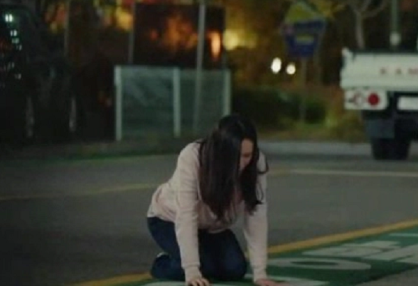 Bỏ chồng con đi cặp với sếp già hơn 20 tuổi, nửa đêm chồng gọi điện tôi liền quỳ gối cầu xin-2