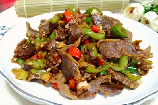 Mề gà xào chua cay ngon miệng, không tanh mà thơm, ăn với cơm thì cực hoàn hảo