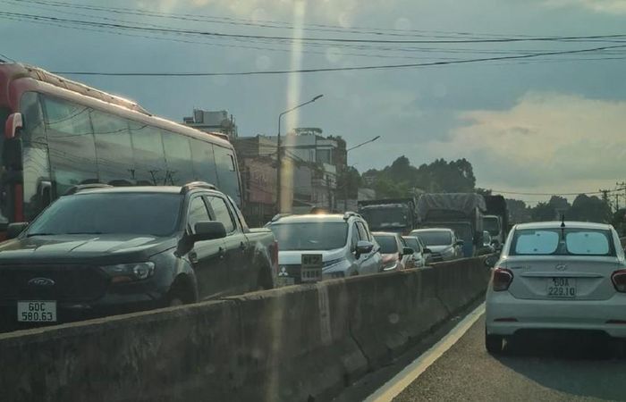 Nữ sinh 15 tuổi bị xe ben tông tử vong trên đường đi học về-2