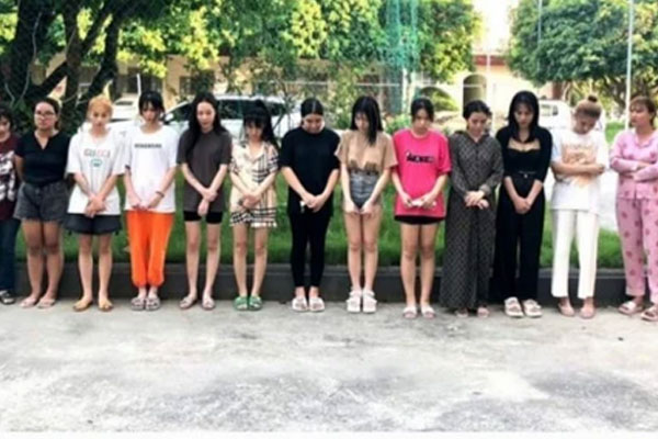 Tạm giữ 66 nam thanh, nữ tú tổ chức sử dụng ma túy trong khách sạn-2