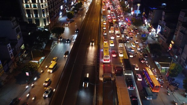 Đường Vành đai 3 trên cao ùn tắc gần 10km lúc nửa đêm-3