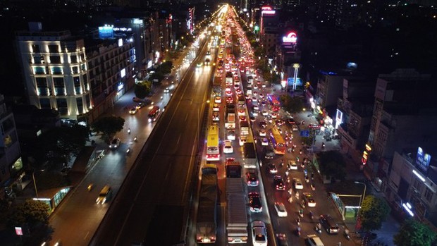 Đường Vành đai 3 trên cao ùn tắc gần 10km lúc nửa đêm-4
