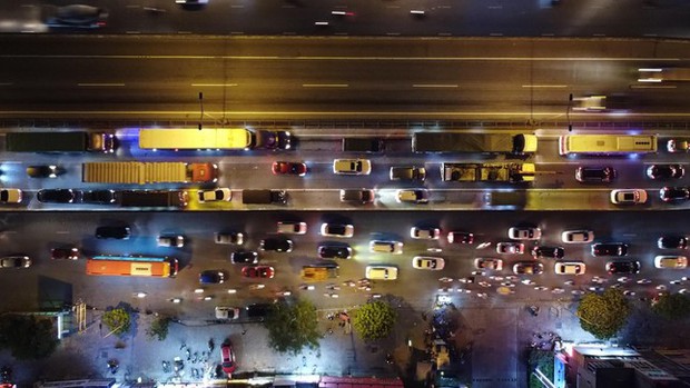 Đường Vành đai 3 trên cao ùn tắc gần 10km lúc nửa đêm-5