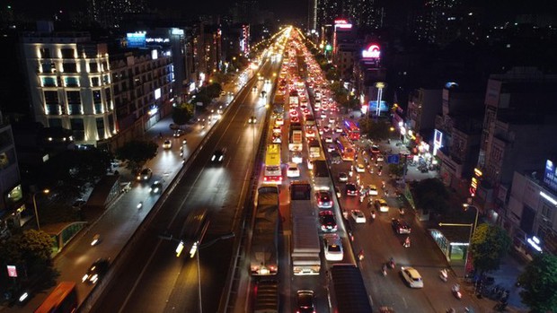 Đường Vành đai 3 trên cao ùn tắc gần 10km lúc nửa đêm-6
