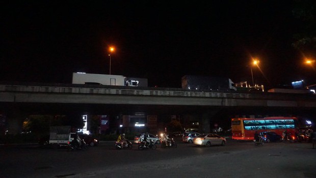 Đường Vành đai 3 trên cao ùn tắc gần 10km lúc nửa đêm-9