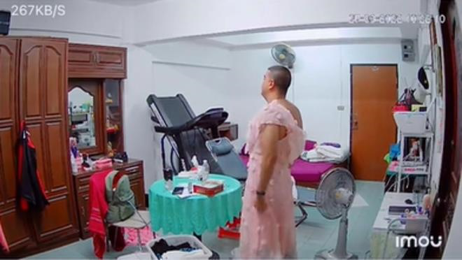 Mở camera kiểm tra, vợ bắt quả tang hành động lạ của chồng khi ở nhà một mình-4