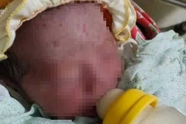 Bé trai sơ sinh bị bỏ rơi cạnh trạm bơm cũ-1