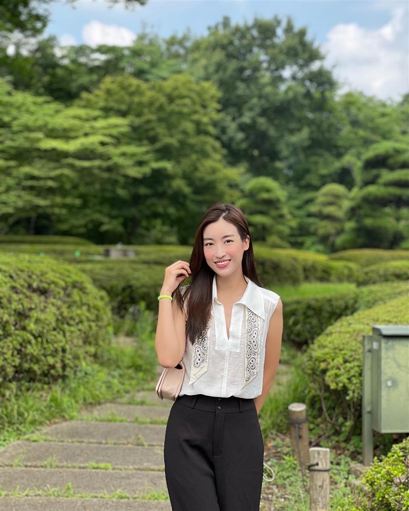 Nghi vấn hẹn hò ở trời Tây: Đỗ Mỹ Linh xách túi hàng hiệu, diện váy đụng hàng ngay Tiên Nguyễn-6