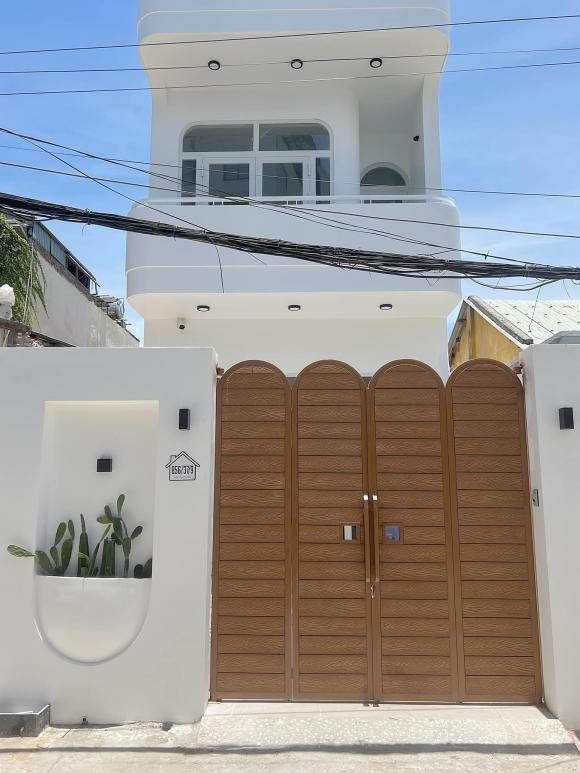 Đau lòng trước cảnh nhà dột, bố mang 10 chiếc thau đi hứng nước, cô gái quyết xây nhà khang trang để báo hiếu-4