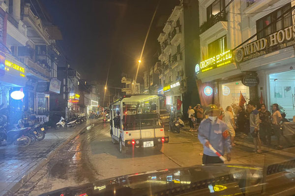 Tai nạn giao thông ở Sa Pa: Bé gái 5 tuổi bị xe điện du lịch tông tử vong-1