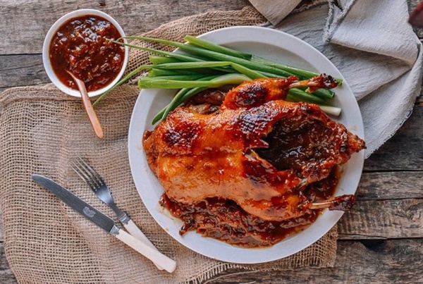 Biết được bí quyết tẩm ướp này, chị em thực hiện thành công món vịt nướng thơm nức, hấp dẫn như nhà hàng-3
