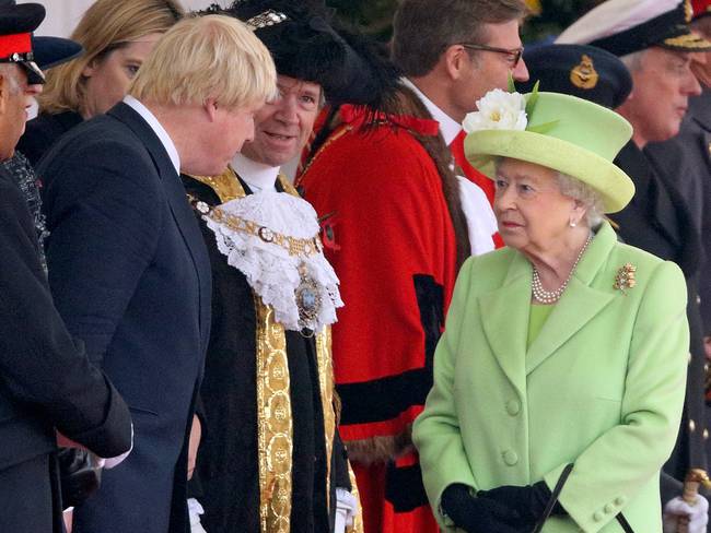 Lần đầu tiên trong hơn 70 năm, Nữ hoàng không tiếp kiến tân Thủ tướng Anh ở London, lý do vì sao?-1