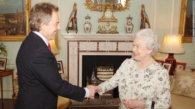 Lần đầu tiên trong hơn 70 năm, Nữ hoàng không tiếp kiến tân Thủ tướng Anh ở London, lý do vì sao?-12