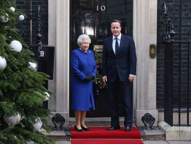 Lần đầu tiên trong hơn 70 năm, Nữ hoàng không tiếp kiến tân Thủ tướng Anh ở London, lý do vì sao?-14