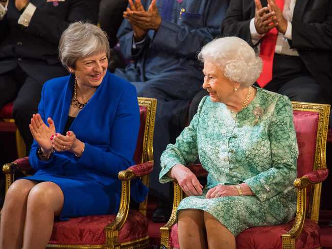 Lần đầu tiên trong hơn 70 năm, Nữ hoàng không tiếp kiến tân Thủ tướng Anh ở London, lý do vì sao?-15