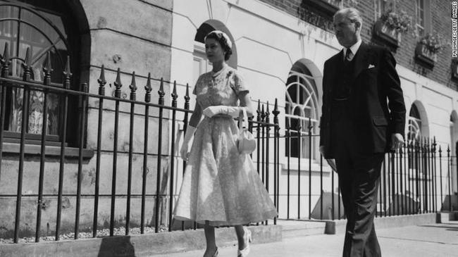 Lần đầu tiên trong hơn 70 năm, Nữ hoàng không tiếp kiến tân Thủ tướng Anh ở London, lý do vì sao?-5