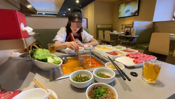 Chuyện nhà hàng nổi tiếng nấu lẩu bằng gia vị đóng gói vạch trần sự thật của 1 bộ phận sống hời hợt-1