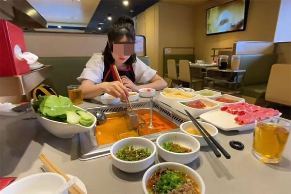 Con ngủ nhanh để mẹ còn đi... bar-3