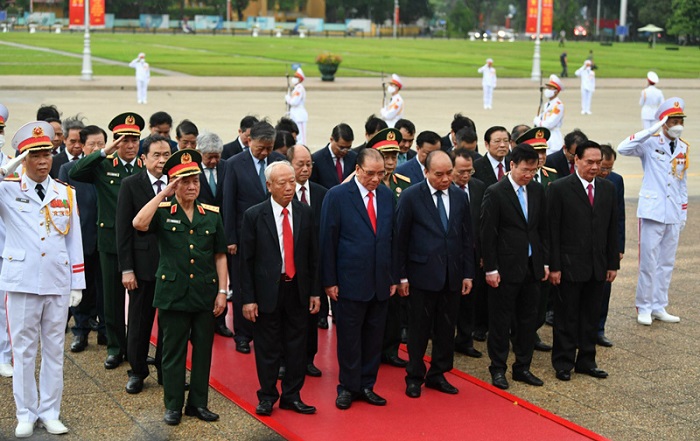 Lãnh đạo Trung ương và thành phố Hà Nội vào Lăng viếng Chủ tịch Hồ Chí Minh-1