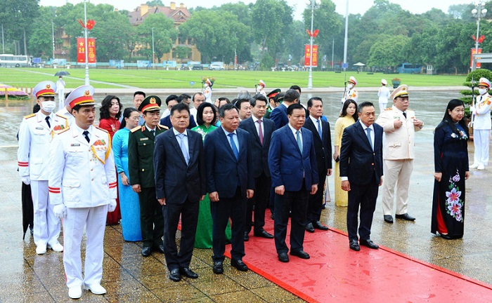 Lãnh đạo Trung ương và thành phố Hà Nội vào Lăng viếng Chủ tịch Hồ Chí Minh-2