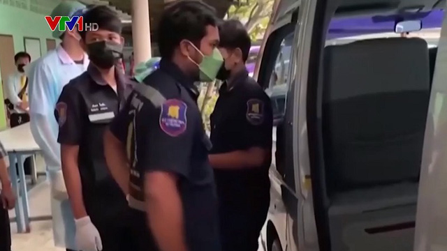 Một bé gái tử vong do bị bỏ quên trên xe-1