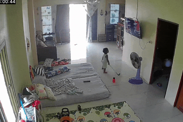 Clip: Các thí sinh uốn éo, đọ tài mặc quần không dùng tay-1