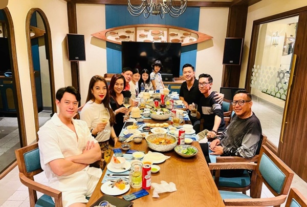 Sao Việt 2/9: Lan Khuê lần đầu đăng ảnh rõ mặt con trai sau 3 năm giữ kín-2