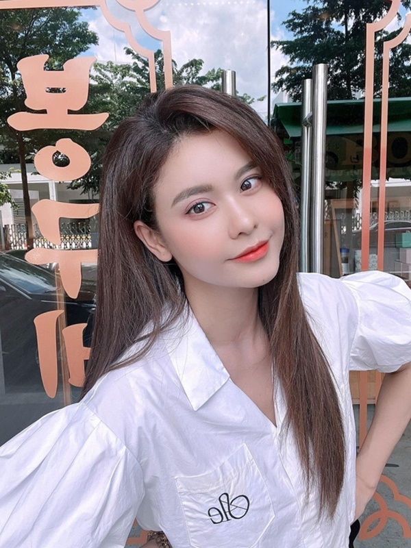 Sao Việt 2/9: Lan Khuê lần đầu đăng ảnh rõ mặt con trai sau 3 năm giữ kín-4