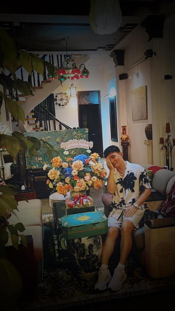 Ca sĩ Quang Linh mừng sinh nhật, dung mạo tuổi 57 như bị thời gian bỏ quên-1