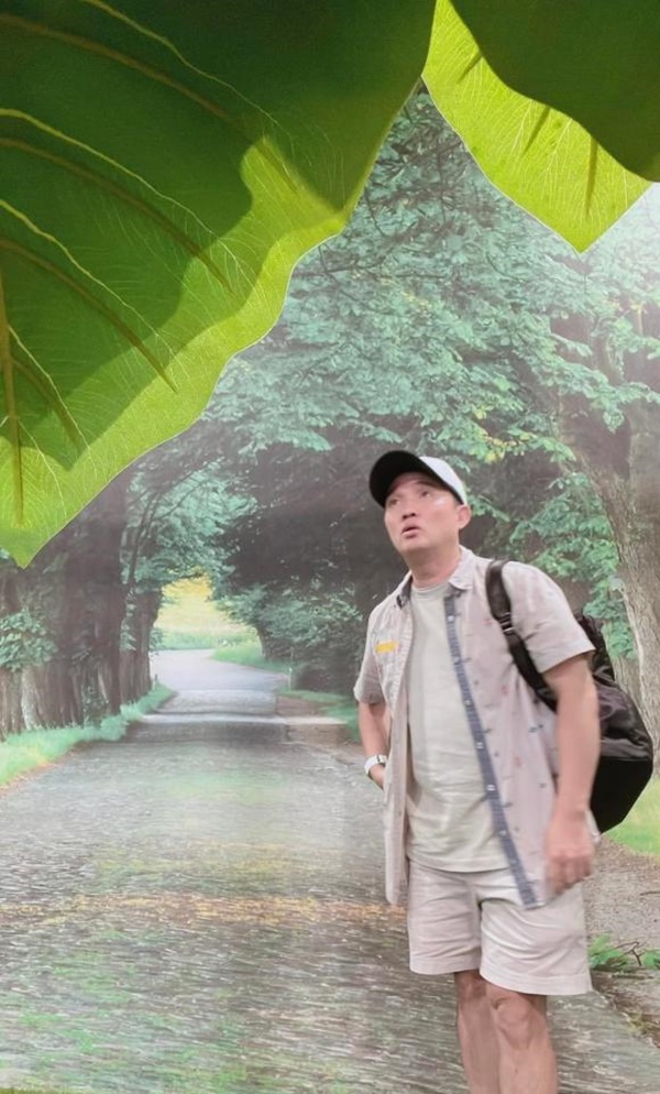 Ca sĩ Quang Linh mừng sinh nhật, dung mạo tuổi 57 như bị thời gian bỏ quên-11