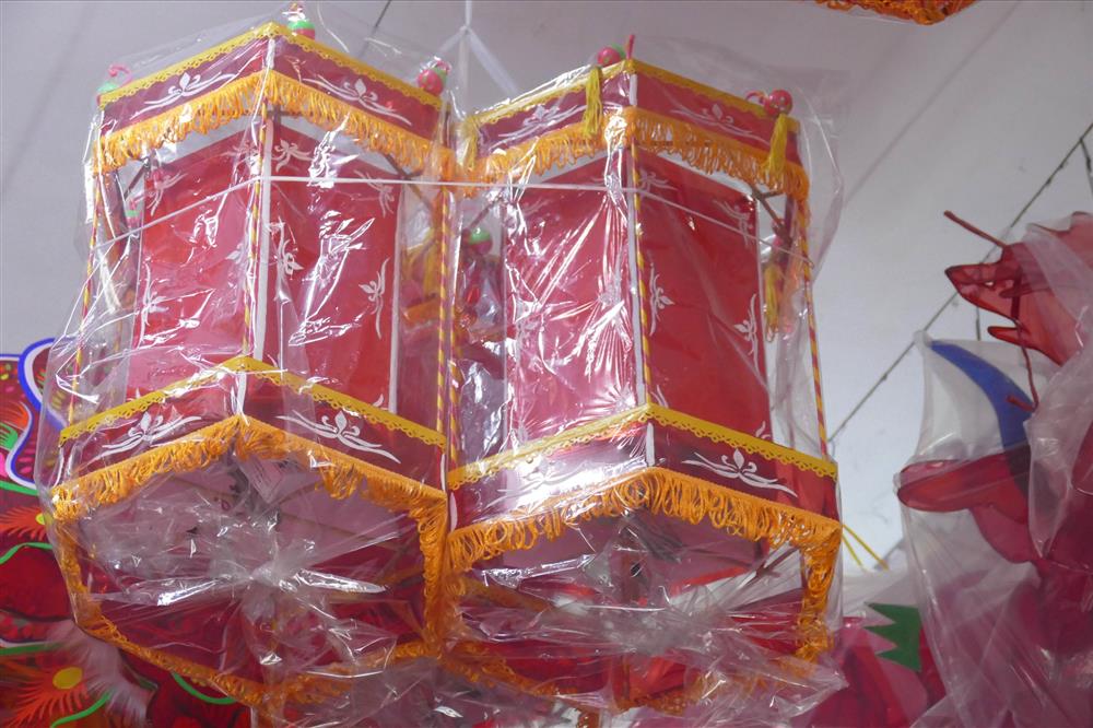 Xóm lồng đèn lớn nhất TPHCM nhộn nhịp trước Tết Trung thu-10