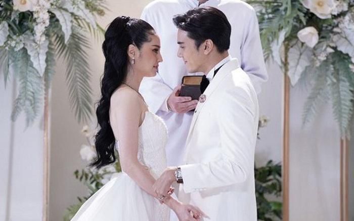 Ngày tôi cưới, cô hàng xóm lúng túng khi nghe tên mình trong danh sách trao vàng-1