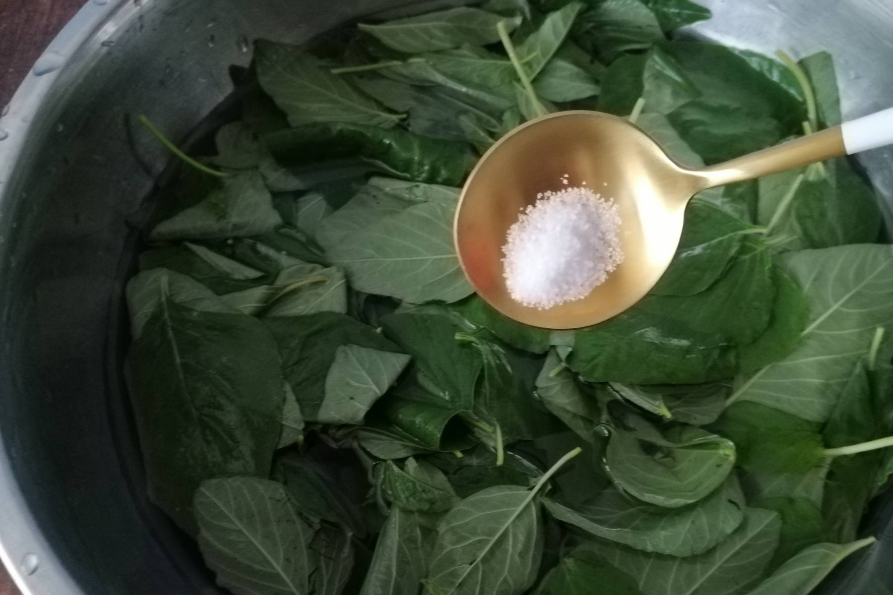 Loại rau giá rẻ nhưng giàu canxi tự nhiên, giúp thanh nhiệt, thải độc da-3