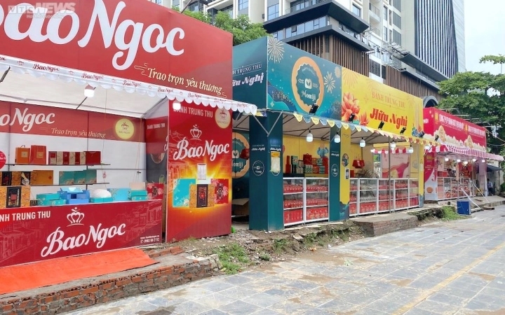 Hà Nội: Bánh trung thu hiện đại ế hàng, bánh truyền thống tấp nập người mua-2