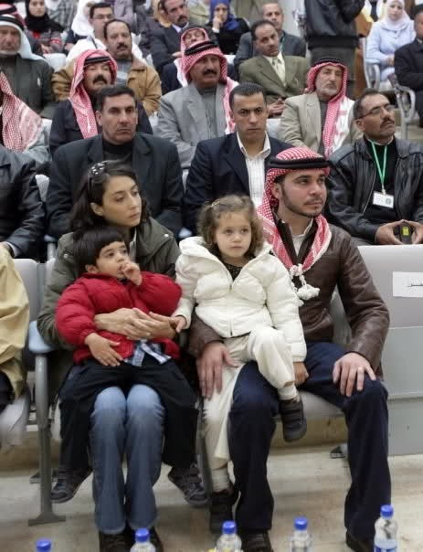 Nàng dâu đặc biệt của hoàng gia Jordan: Từ nhà báo nổi tiếng thành Công nương vạn người mê-9