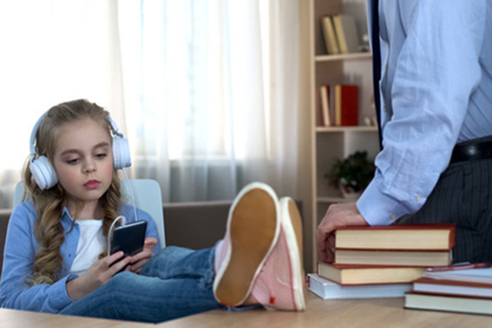 Nhiều đứa trẻ luôn được quan tâm kèm cặp sát sao vẫn hư hỏng, bố mẹ phải làm sao?