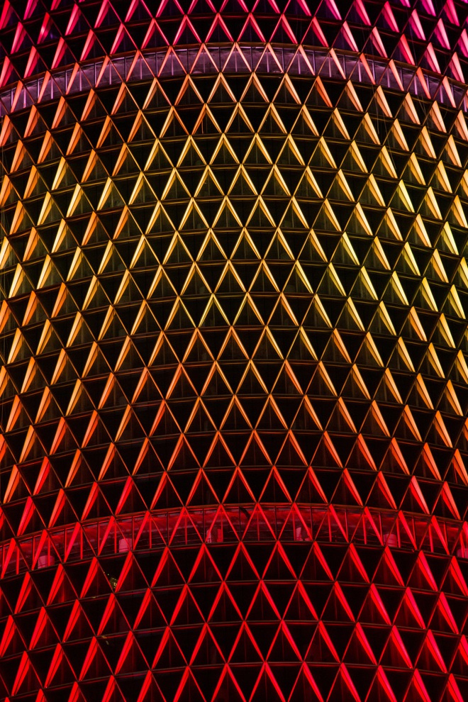 Bất ngờ với toà nhà giữa trung tâm TP.HCM được lột xác lung linh trong dịp lễ-9